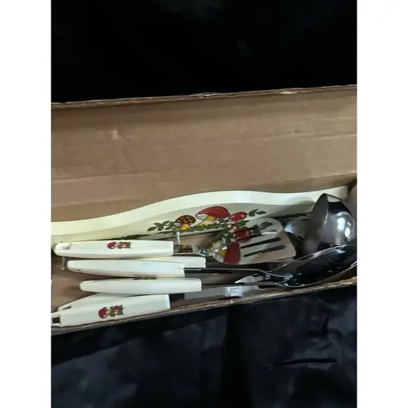 Sears Merry Mushrooms 7 Piece Kitchen Utensils Tool Set Wall Rack & Original Box